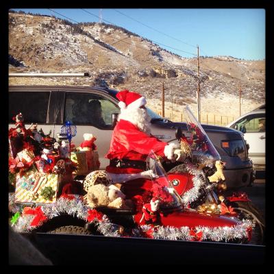 Hier kommt Santa nicht mehr mit dem Schlitten, sondern auf dem Motorrad // Over here Santa doesn't take his sleigh anymore but a motorcycle